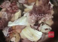 Illustration of how to make chicken stewed mushroom vermicelli 4