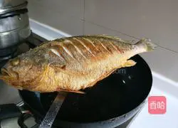 Illustration of braised yellow croaker for the Lantern Festival on the 15th day of the first lunar month 7