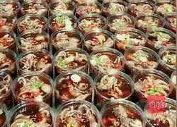 Illustration of how to cook small seafood in sauce 4