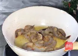 Broccoli with fried shrimps Practice illustration 6