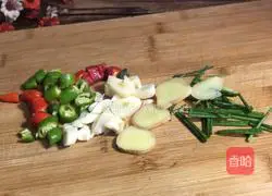 Cilantro Illustration of how to cook crucian carp 3