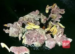 Illustration of how to make pork wrapped with green onion 5