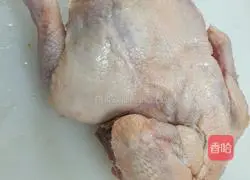 Illustration of how to make spicy chicken with dried pepper 1