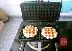 Illustration of how to make waffles 8
