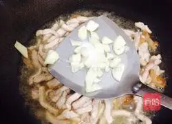 Illustration of how to stir-fry shredded pork with pepper and pickled mustard 6