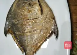 Illustration of how to cook flat fish with bean paste 3