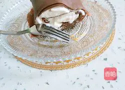 Illustration of how to make cream chocolate towel roll 9