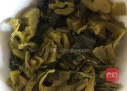 Illustration of how to make sauerkraut and pork ribs 1