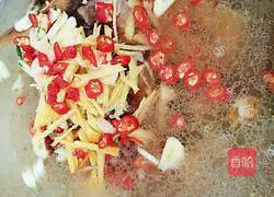 Illustration of how to make Xiangtan boiled crucian carp 7