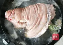 Illustration of how to grill pork knuckle 2