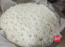 Illustration of how to make egg glutinous rice rolls 2