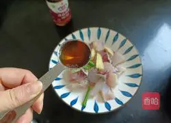 Illustration of how to make braised fish cubes with rock sugar 4