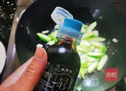 Illustration of how to make fried zucchini and shrimps 7