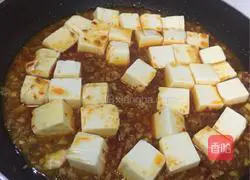 PI Illustration of making mapo tofu with county bean paste 6