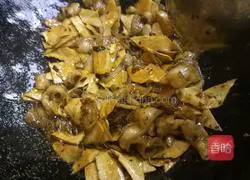 Illustration of how to make twice-cooked pork with dried tofu 9