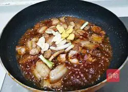 Illustration of how to make twice-cooked pork with sweet pepper and fungus 10