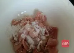 Illustration of how to make crispy pork slices 3