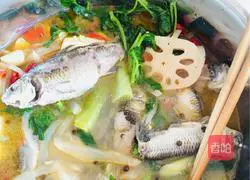 Chongqing sour radish and crucian carp recipe 4