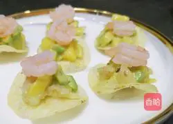 Potato Chips, Avocado and Prawn Recipe Illustration 4