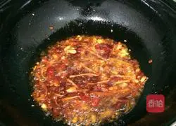 Illustration of how to cook fish in boiling water 4