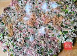 Illustration of how to make egg meat rolls 4