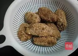 Illustration of how to make salt and pepper fried chicken wings 14