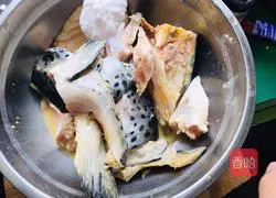 Illustration of how to make salmon head in casserole 2