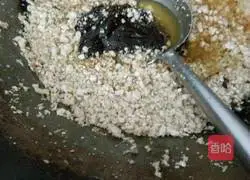 Illustration of how to make Dandan noodles with steamed seeds 4