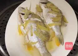 Steamed fish with green onions Practice illustration 6