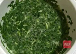 Fried eggs with diced leeks Practice illustration 3