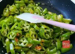 Illustration of how to make scrambled eggs with pepper 6