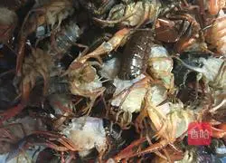 Illustration of how to make spicy crayfish 2