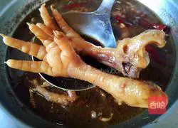 Illustration of braised chicken feet 5