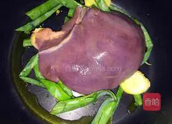 Illustration of how to make salt-baked pork liver 6