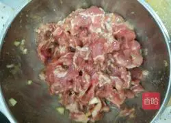 Illustration of how to make beef fried spaghetti 2