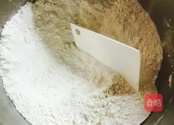 Illustration of how to make fruit pizza 1