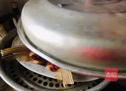 Illustration of how to steam fish head with chopped pepper 11