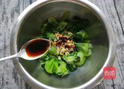 Illustration of how to make braised shrimps and rapeseed 13