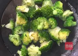 Illustration of how to make sea cucumber in abalone juice 5