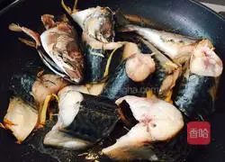 Illustration of how to make salty Spanish mackerel 4