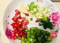 Illustration of how to make stir-fried pork ribs 1