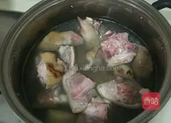 Illustration of Braised Pork Trotters 2