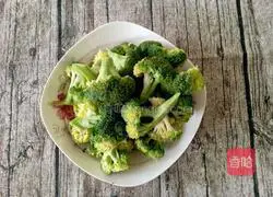 Illustration of how to make fried shrimps with broccoli 2