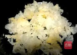 Illustration of how to make red dates, white fungus and lotus seed soup 2