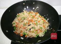 Illustration of how to make preserved fried rice 10