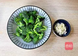 Recipe for stir-fried broccoli with scallops and dried shrimps Illustration 3