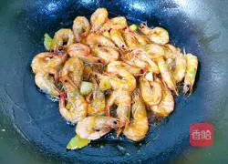 Illustration of braised shrimps in oil, braised shrimps in oil, and fried shrimps in oil 4