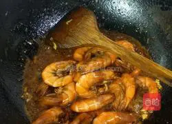 Illustration of how to make fried shrimps with green pepper 3