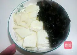 Illustration of how to make fresh bamboo shoots, fungus and twice-cooked pork 3