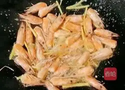 Illustration of how to make millet and shrimp porridge 4